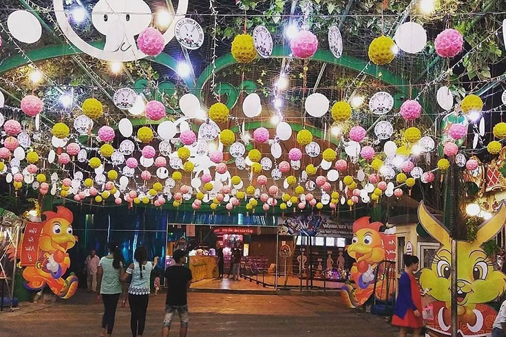 Entertaining Area in Le Thi Rieng park