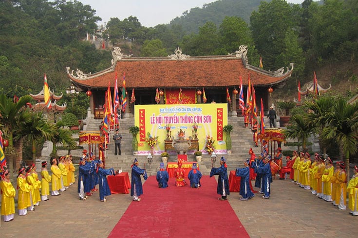 Ceremonies in Kiep Bac temple festival