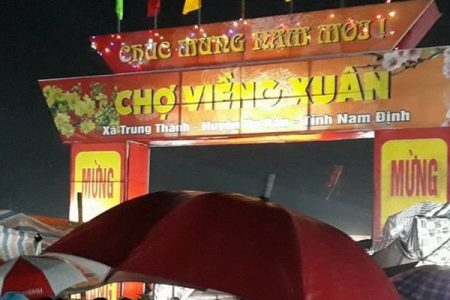Vieng Market Festival, Nam Dinh: Buying Luck in a Lively Atmosphere