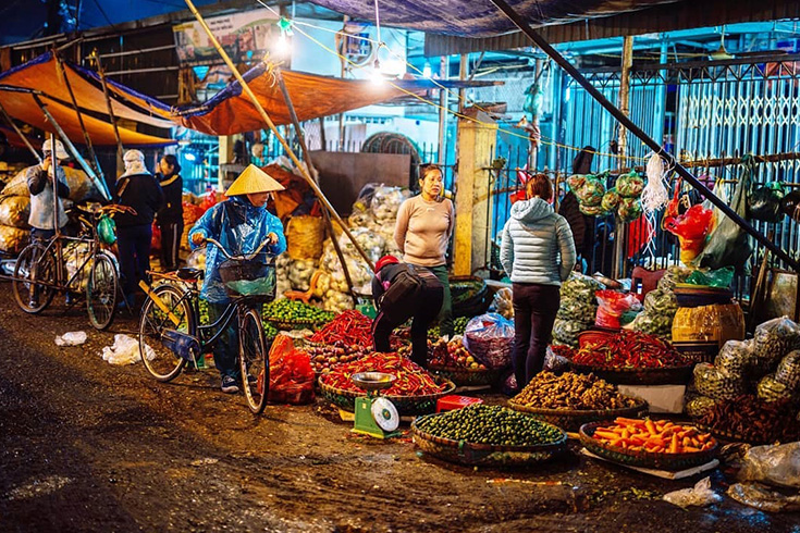 Long Bien market