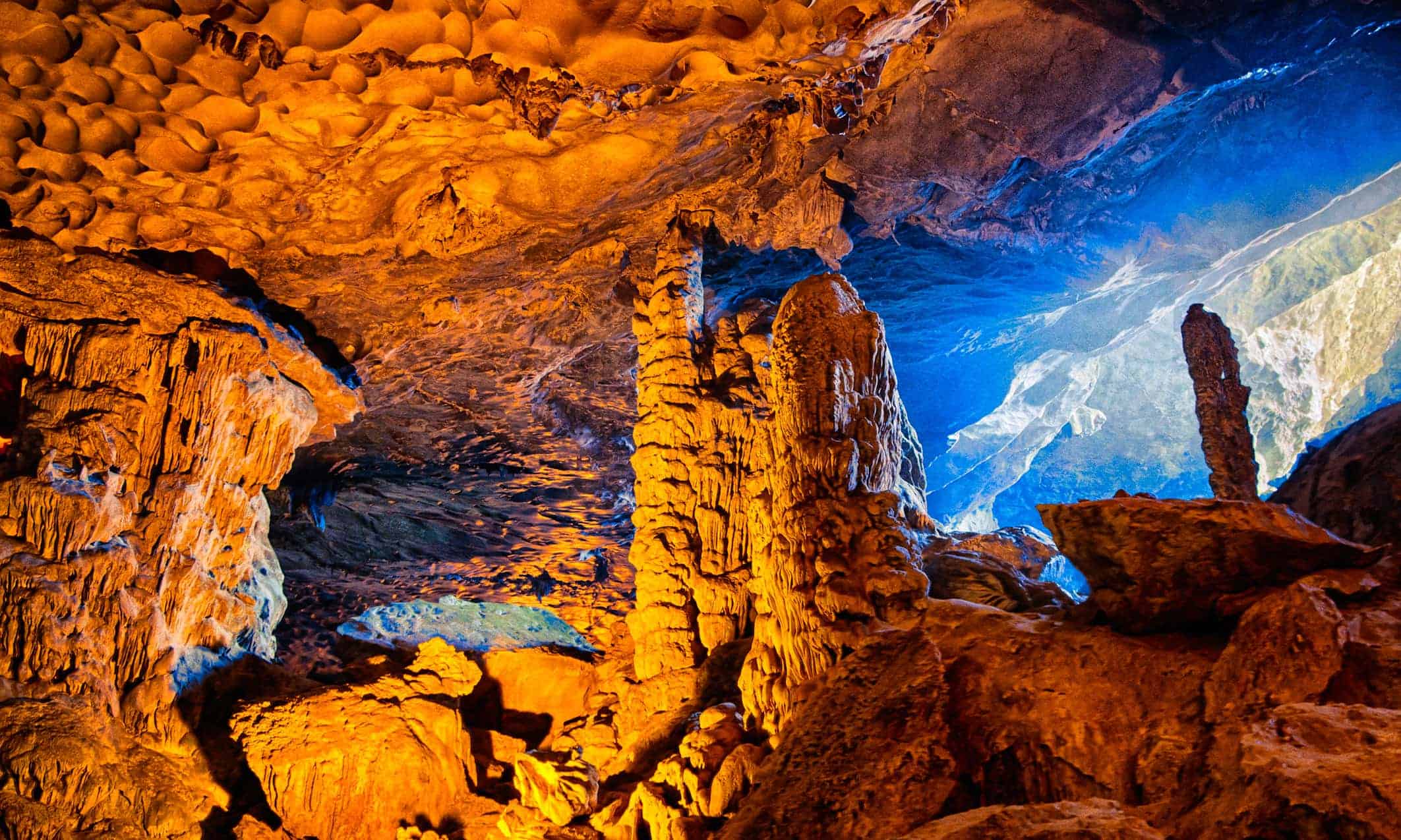 Sung Sot Cave in Halong bay