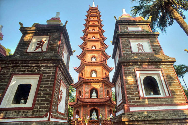 Tran Quoc Pagoda - things to see around West Lake