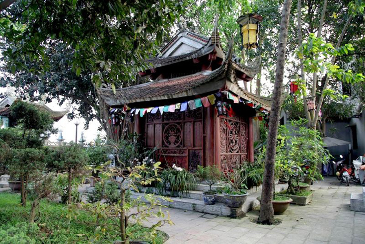 Van Nien pagoda - things to see around West Lake