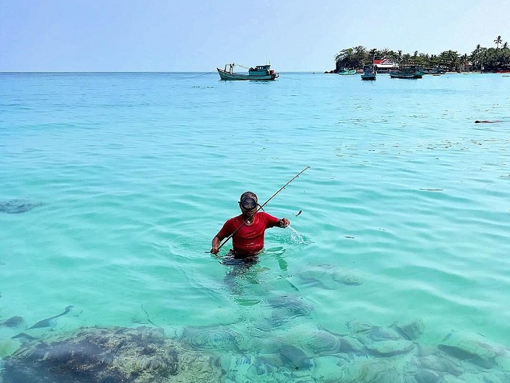 Fishing at Nam Du beaches