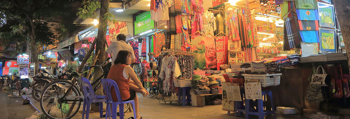 Hanoi Weekend Night Market - Lively Cultural Exchange Spot