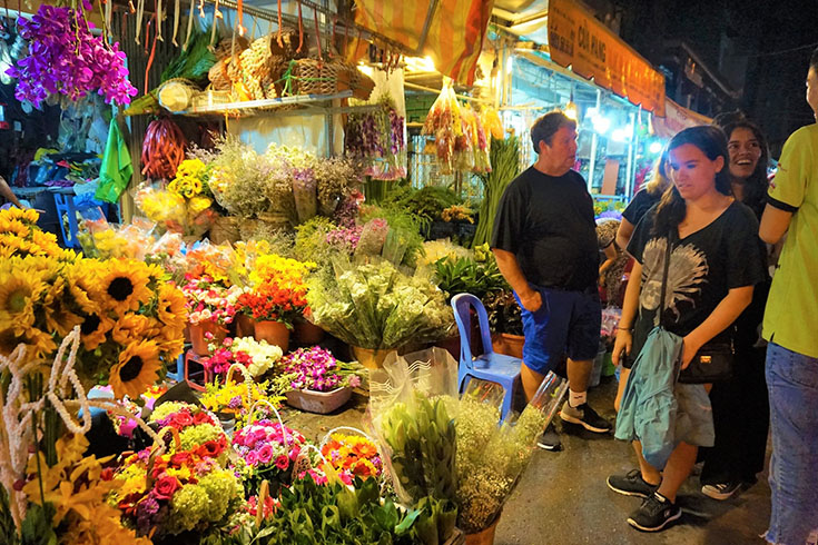 Quang Ba Flower market