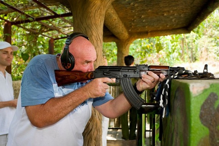 Experience shooting gun in Cu Chi tunnels