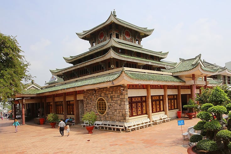 Ba Chua Xu Temple 