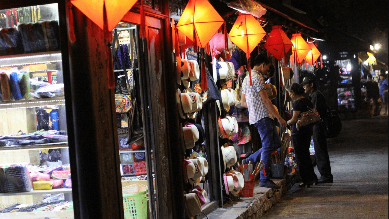 Nguyen Dinh chieu walking street in Hue