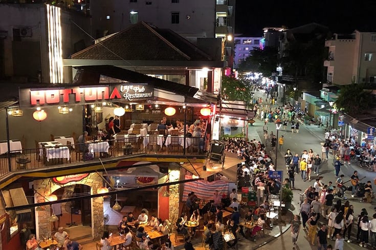 Night walking street in Hue from above