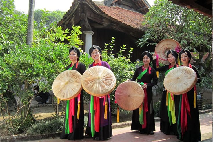 People sing in Lim festival
