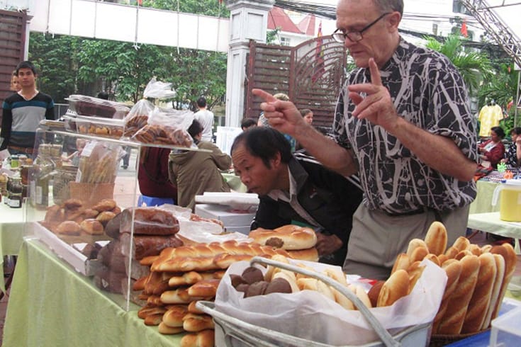 A bakery shop in Tay Ho market