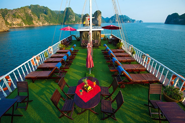Services on Halong cruise