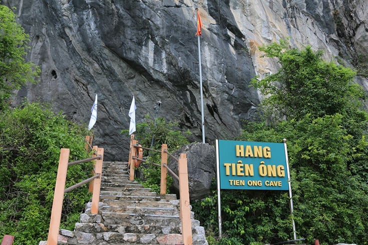 Tien Ong cave in Halong Bay