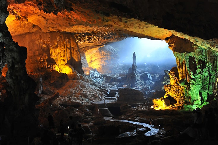 Trinh Nu Grotto in Halong bay