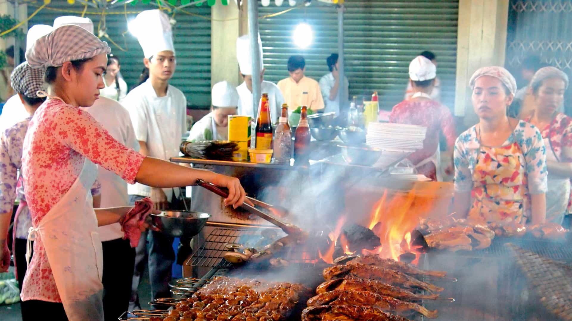 Overcome the feature of street food- Reasons to eat street food in Vietnam