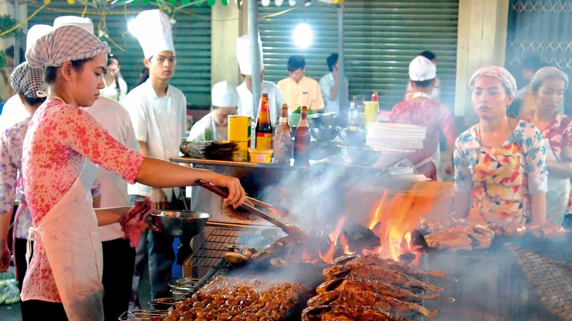 20 Best Vietnamese Street Food from North to South (& Where to Find Them)