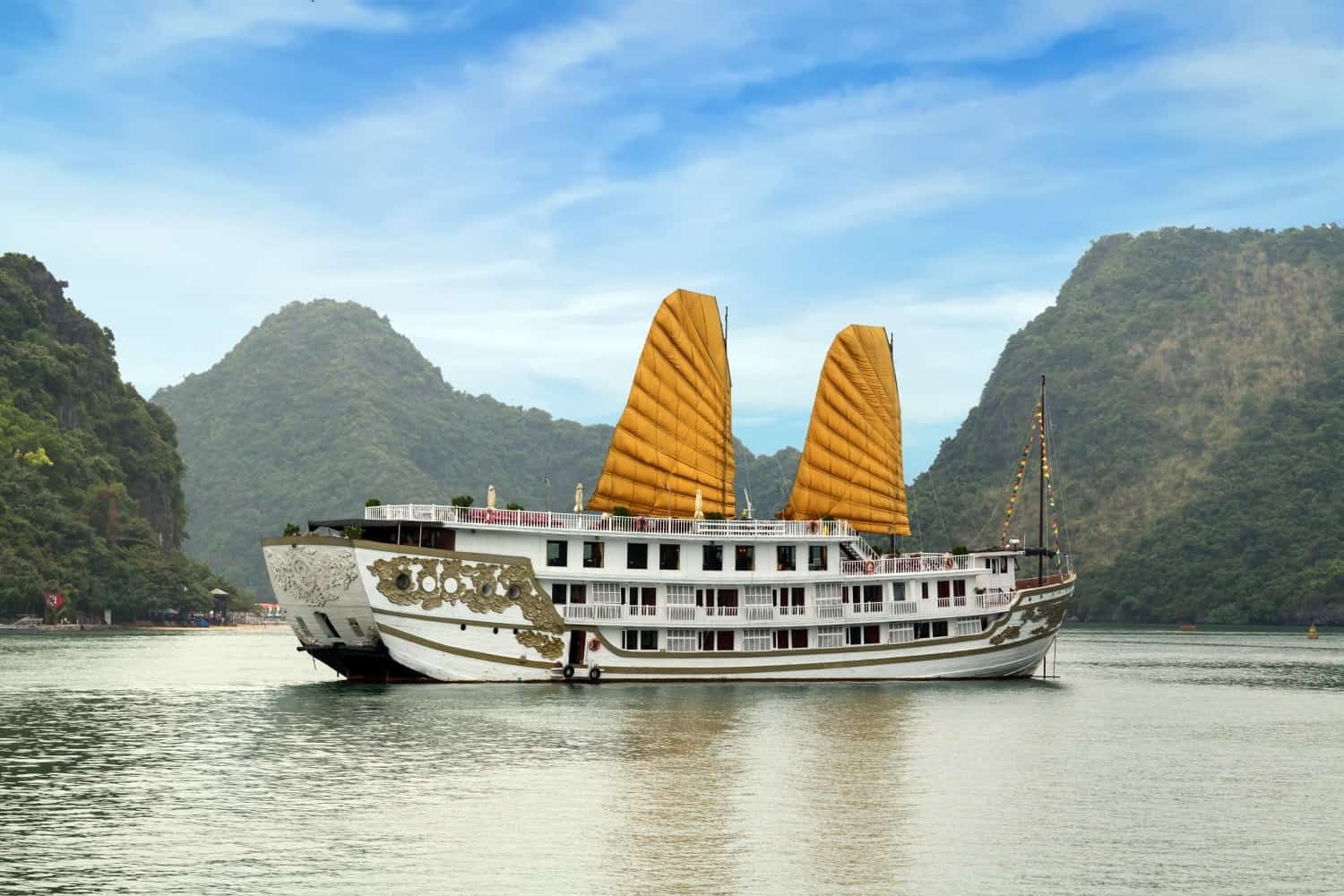 Best Time to Visit Halong Bay to Get the Best Deal