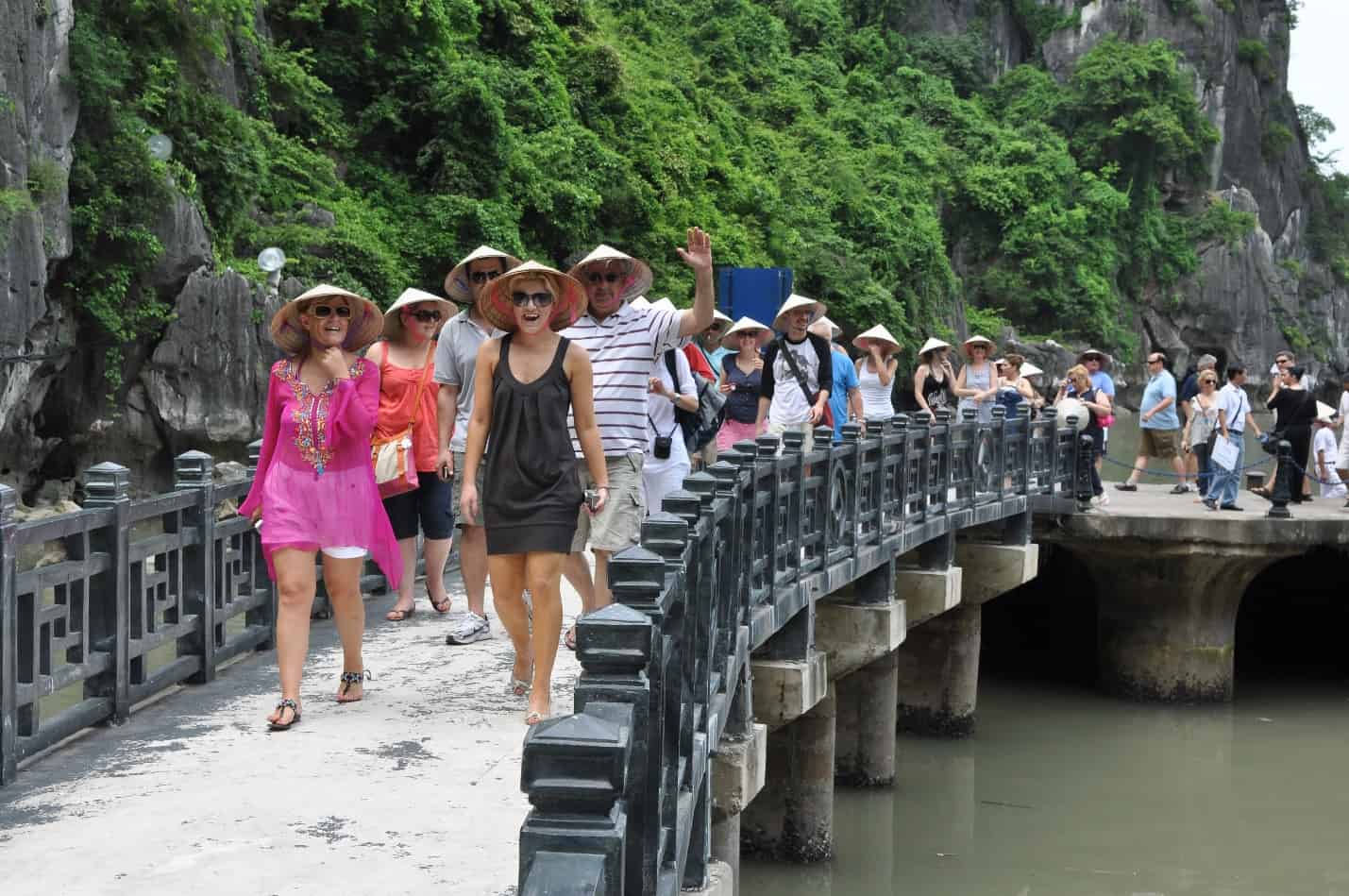 vietnam tours for young travellers