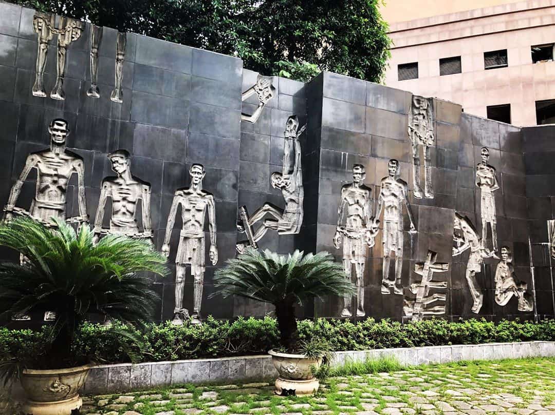 Visit Hoa Lo prison in the first afternoon in Hanoi