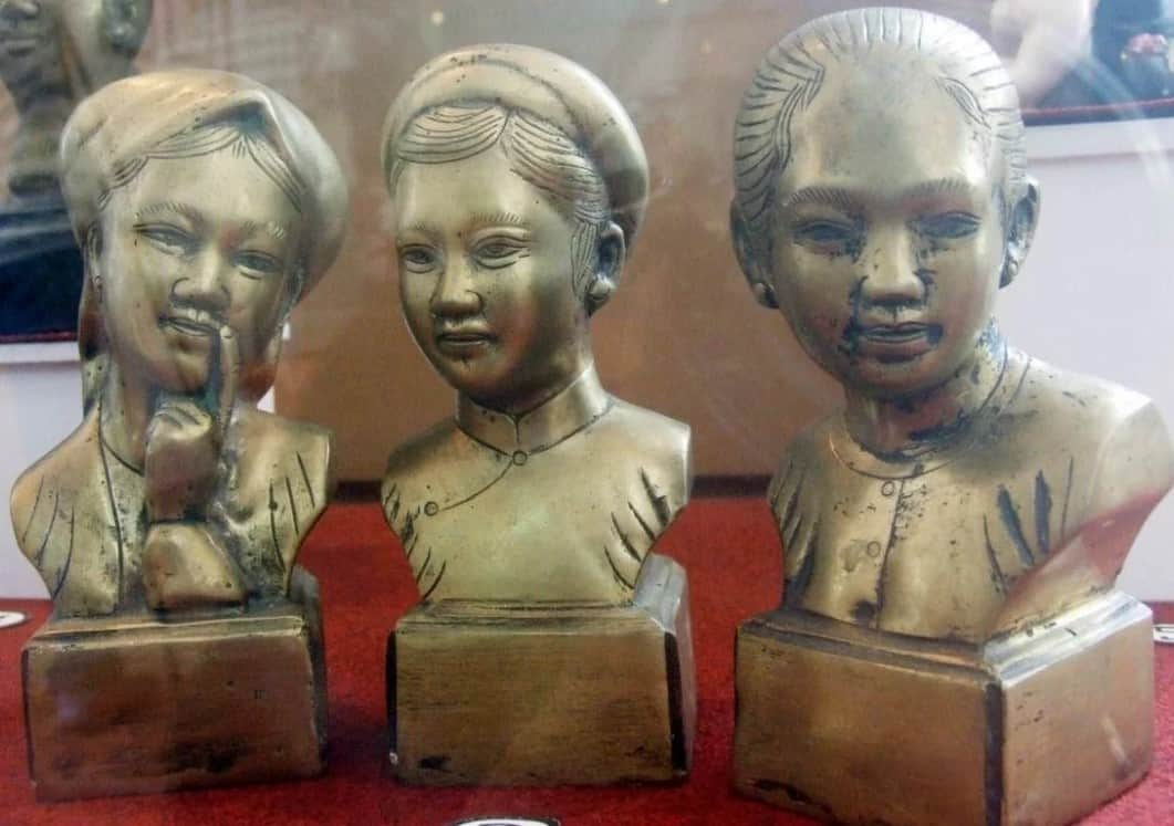 Visit Vietnamese women's museum