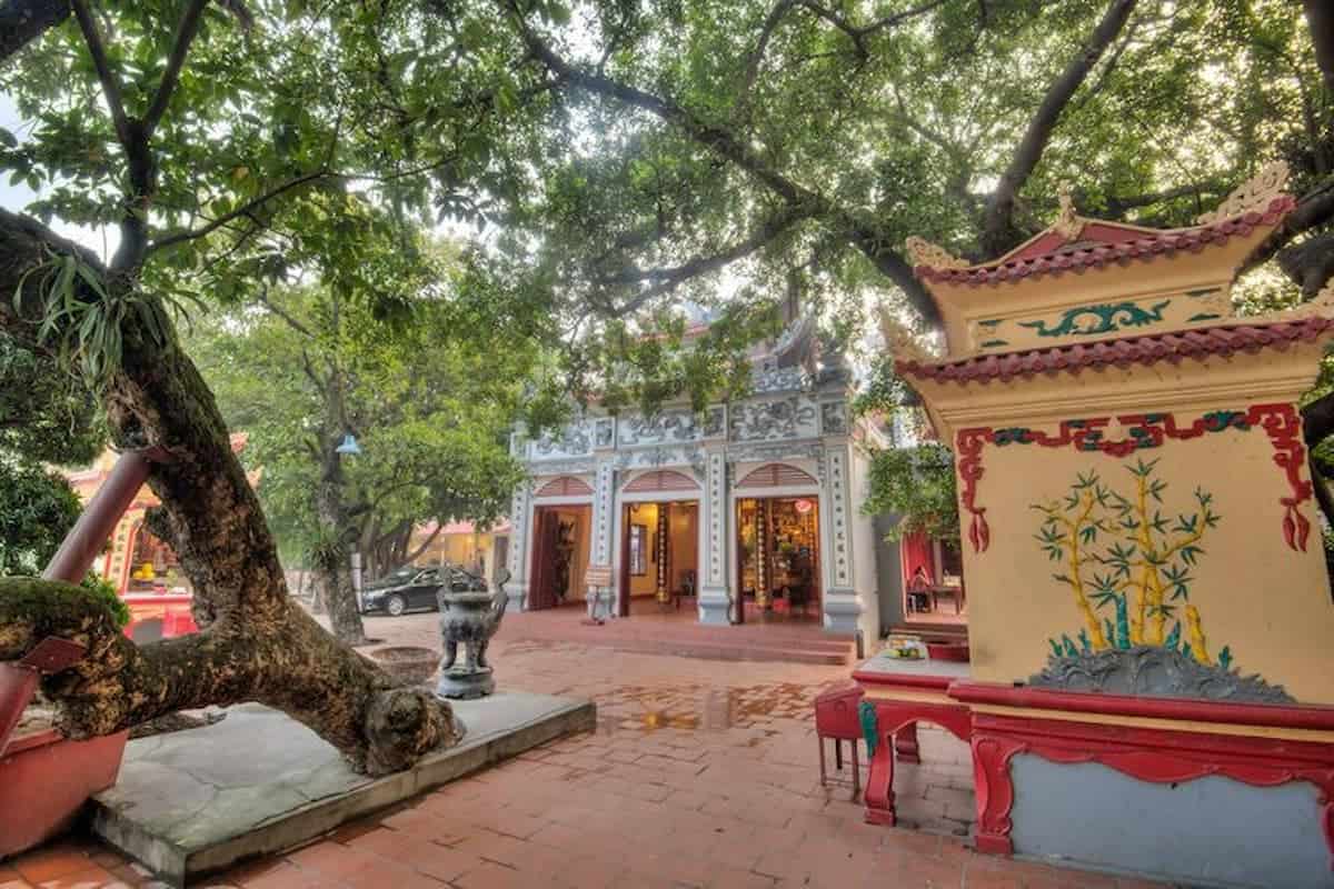 A Tale of Tay Ho Temple (Phu Tay Ho) in Hanoi