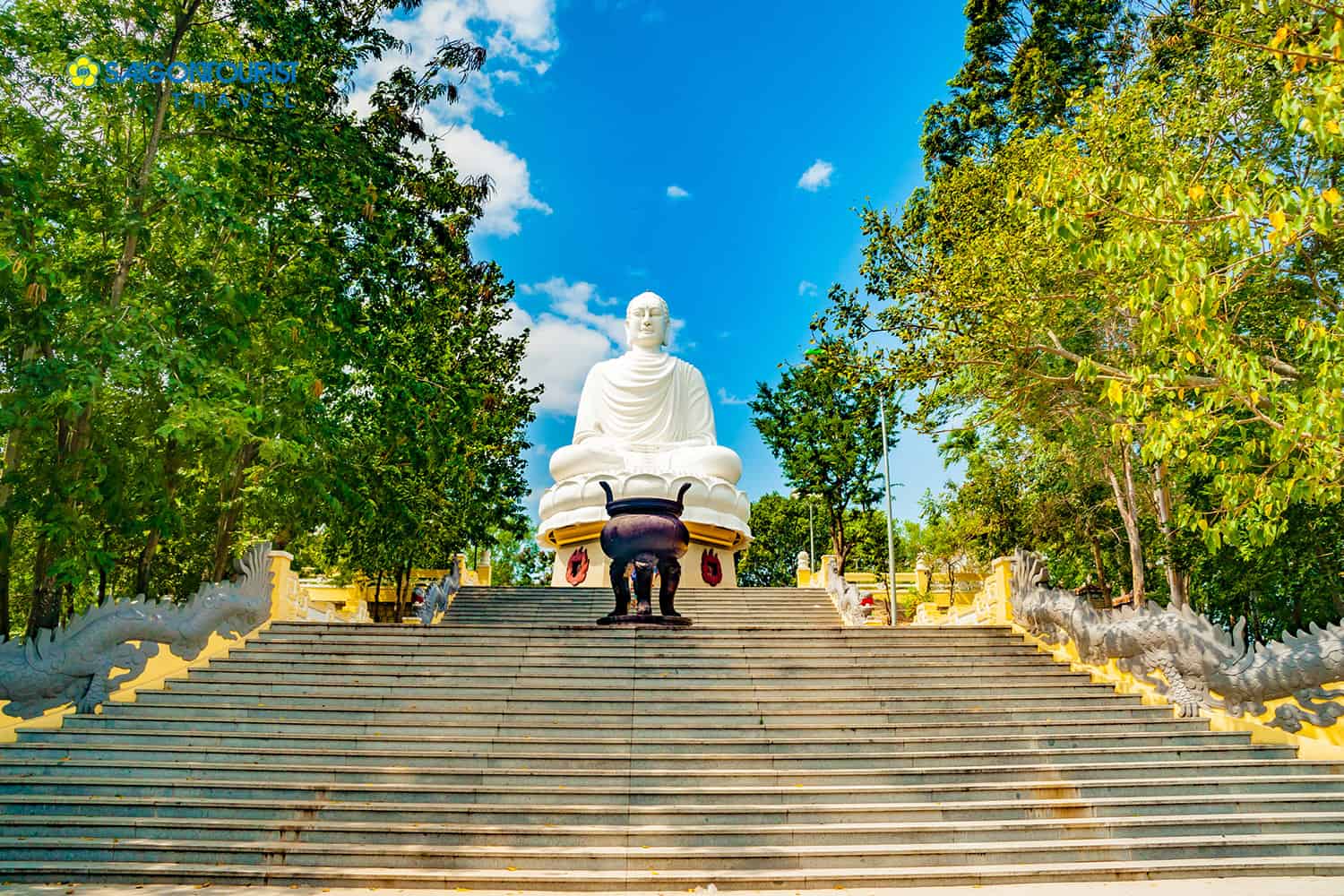 Long Son Pagoda, Nha Trang: A Combination of Antiquity and Tranquility