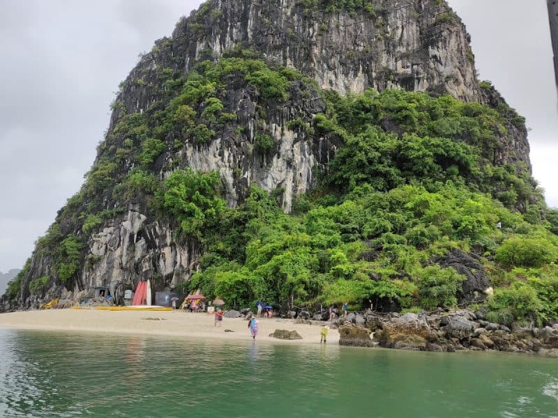 Overview of Hon Co island in halong