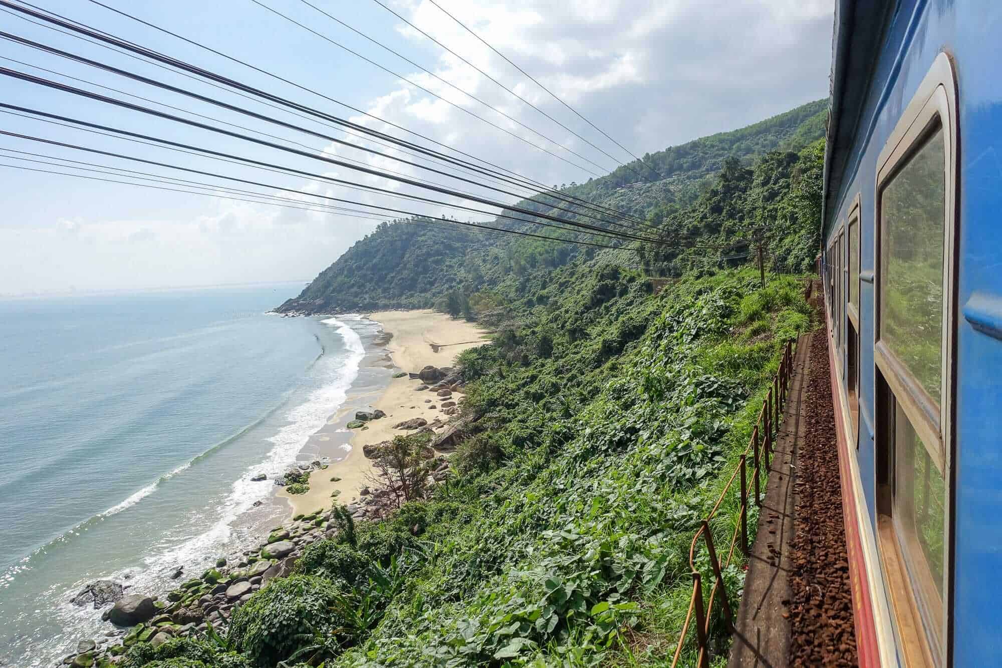 train-hue-to-da-nang