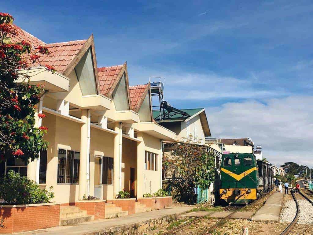 trai-mat-old-train-station