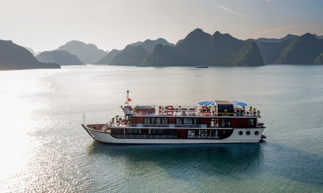 Orchid Premium Cruise: an Indochine style 5-star Ship in Lan Ha Bay