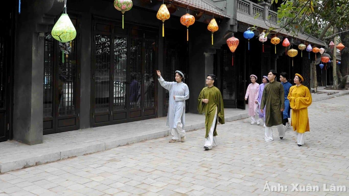 ninh binh city centre: hoa lu walking street 