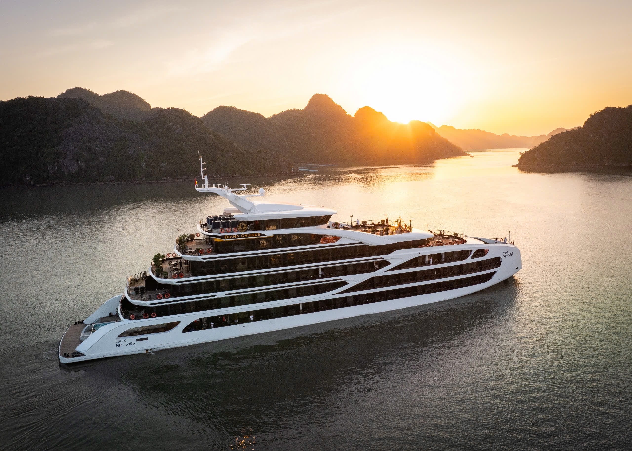 Diana Cruise - The best of Halong & Lan Ha Bay