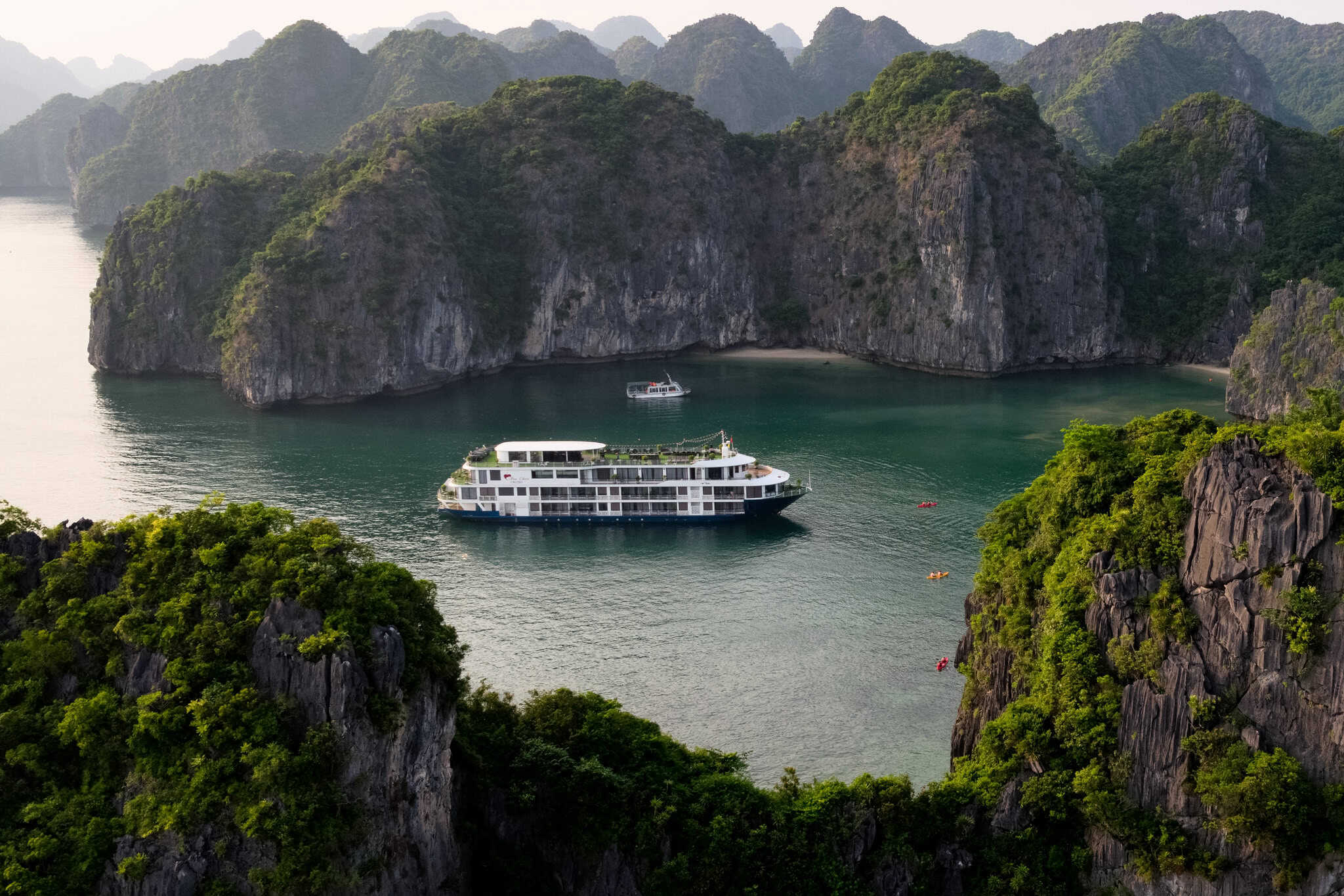 Mon Chéri Cruise - Best of Luxury Halong and Lan Ha Bay experience