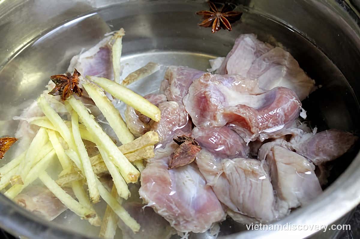 Gizzards in the pot with ginger and star anise