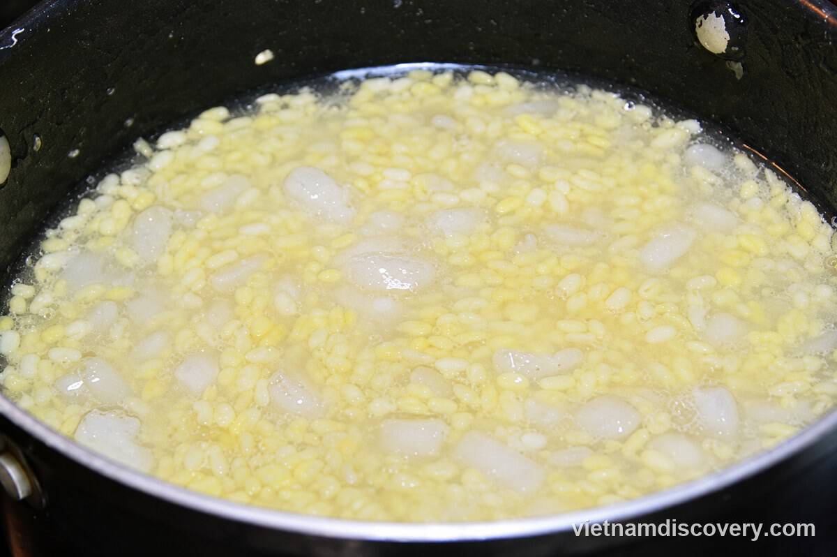 Pith cubes in thickened syrup