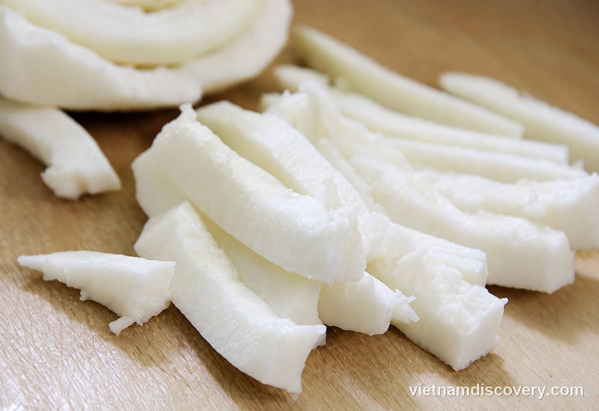 White pomelo pith cut into strips