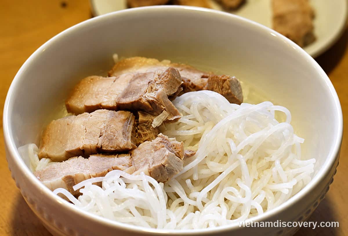 A finished bowl of bún suông