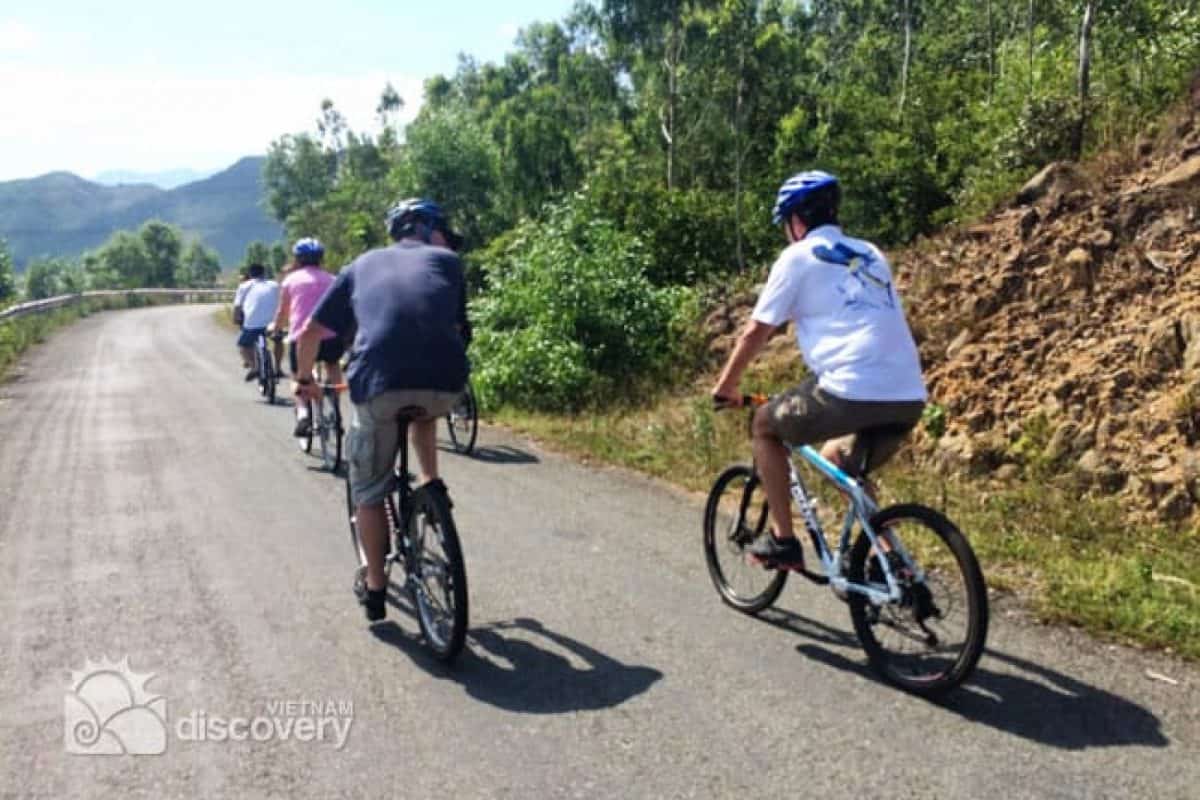 riding bicycles to Danang's countryside