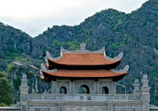 Top 14 Best Temples in Vietnam to Visit