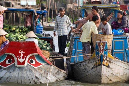 Cai Be Floating Market in Tien Giang: Activities + Shopping Guide