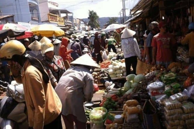 7. Cau Sau Market