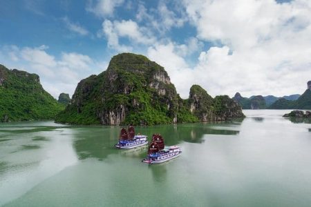 Small group Day Tour in Halong Bay with Luxury…