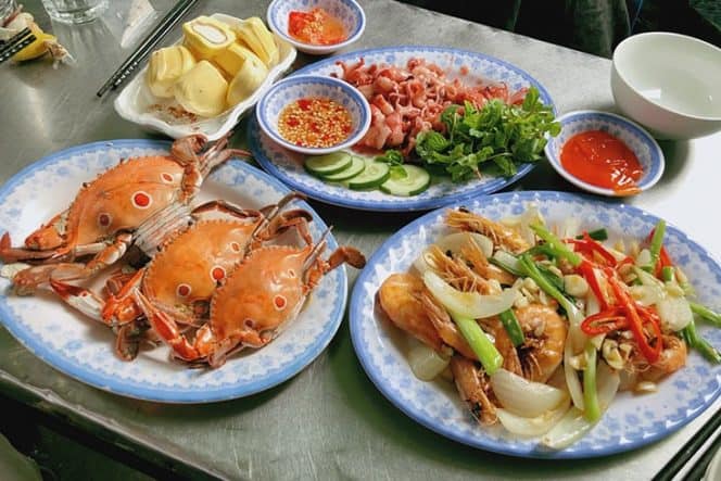 1. Nam Danh Seafood (Hải Sản Năm Đảnh)