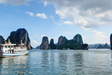 Halong Bay Full Day Tour with Kayaking and Seafood…