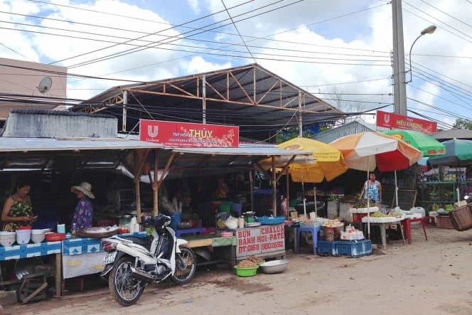 2. Ham Ninh Market