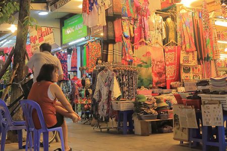 Hanoi Weekend Night Market – Lively Cultural Exchange Spot