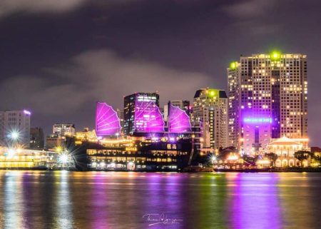 Ho Chi Minh City Night Tour: Dining on Deluxe Cruise