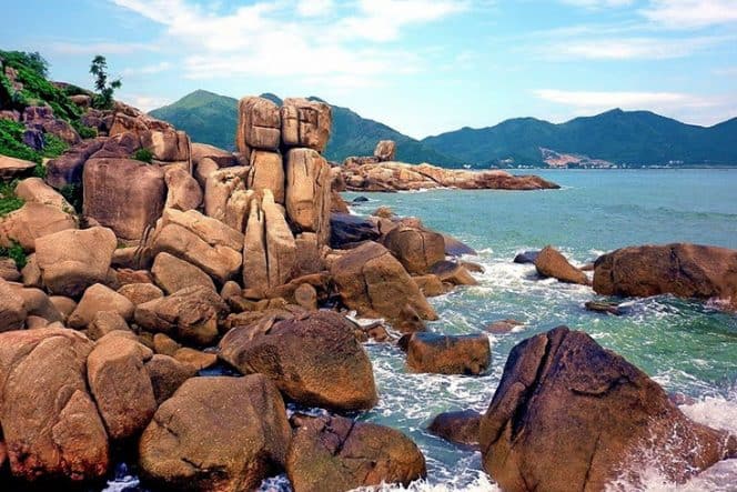 3. Hon Chong Beach, Nha Trang