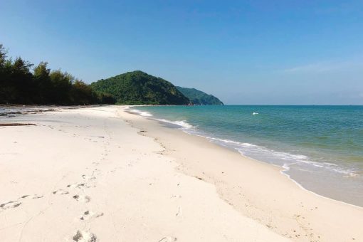 Minh Chau Beach, Quan Lan Island: The Little Heaven of Halong